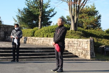開会の挨拶をする大園辰夫連合会理事(写真右)