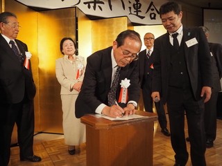 女子駅伝の応援幕ブース抽選会