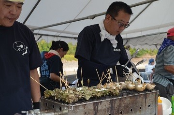 全国36県人会による郷土の味がずらり