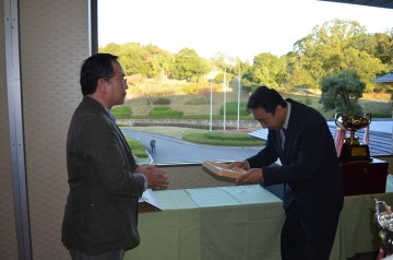 ふるさと連・陸奥田副会長から京都新聞社会福祉事業団へ3万円を寄付